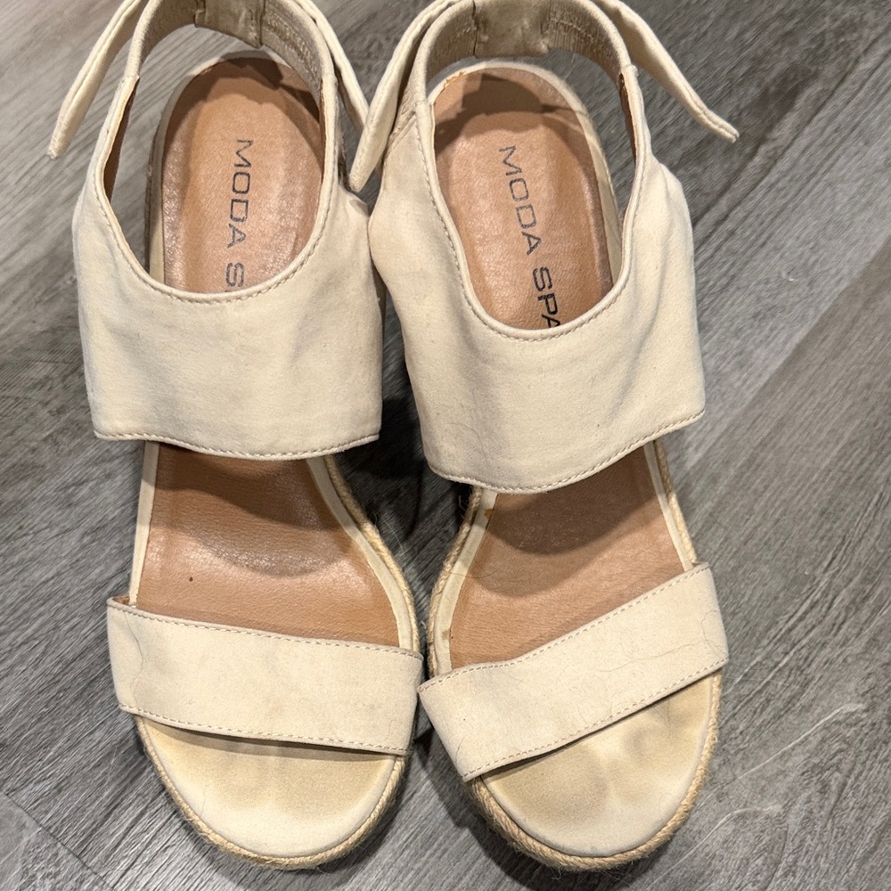 Moda Spana Women's Beige Sandals